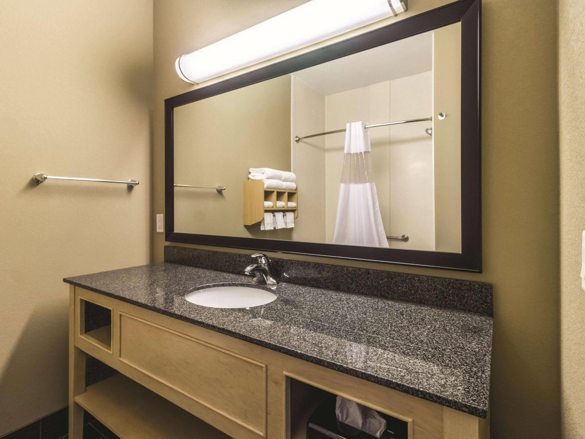 La Quinta By Wyndham Fargo-Medical Center Ξενοδοχείο Εξωτερικό φωτογραφία