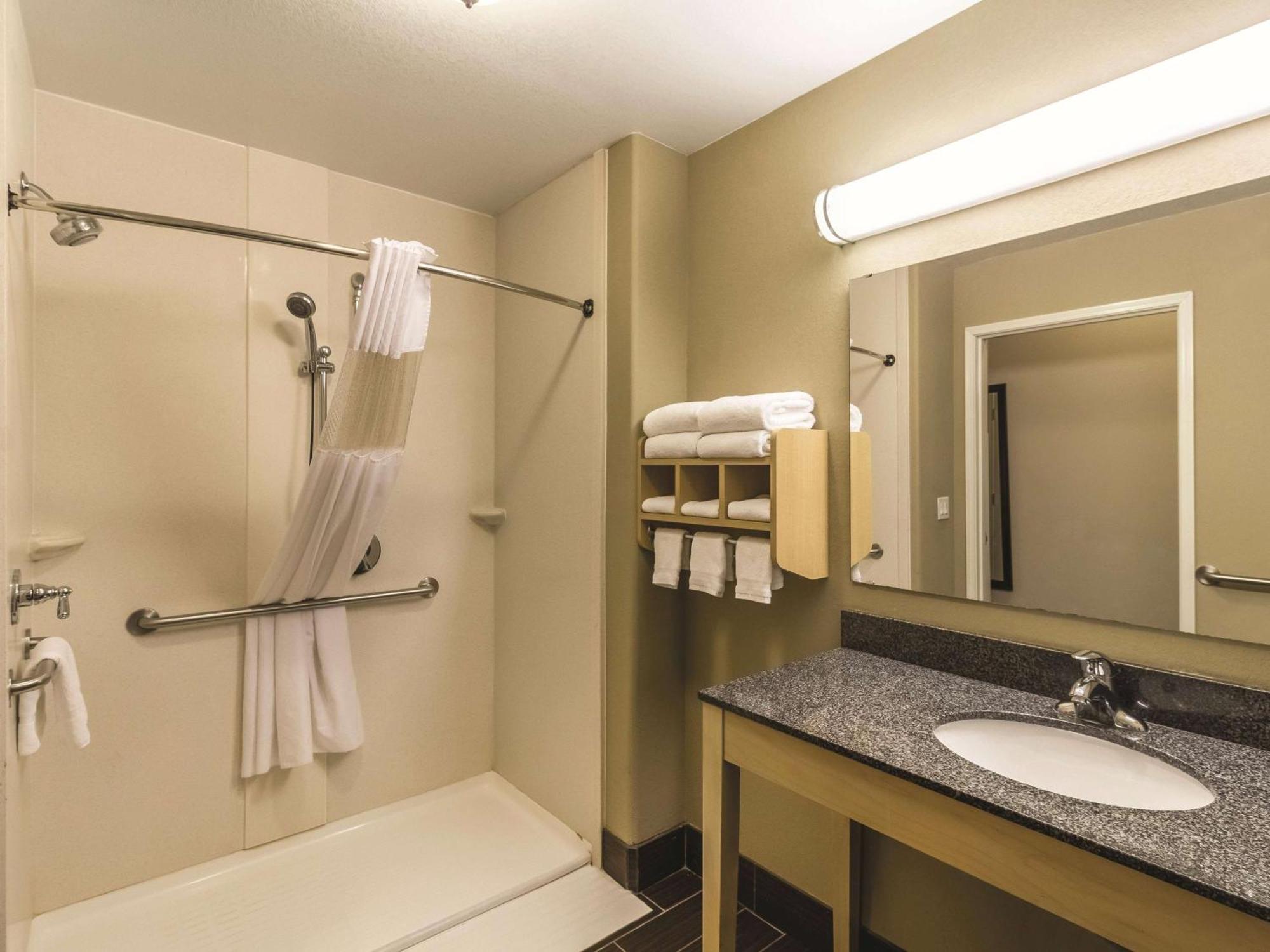 La Quinta By Wyndham Fargo-Medical Center Ξενοδοχείο Εξωτερικό φωτογραφία