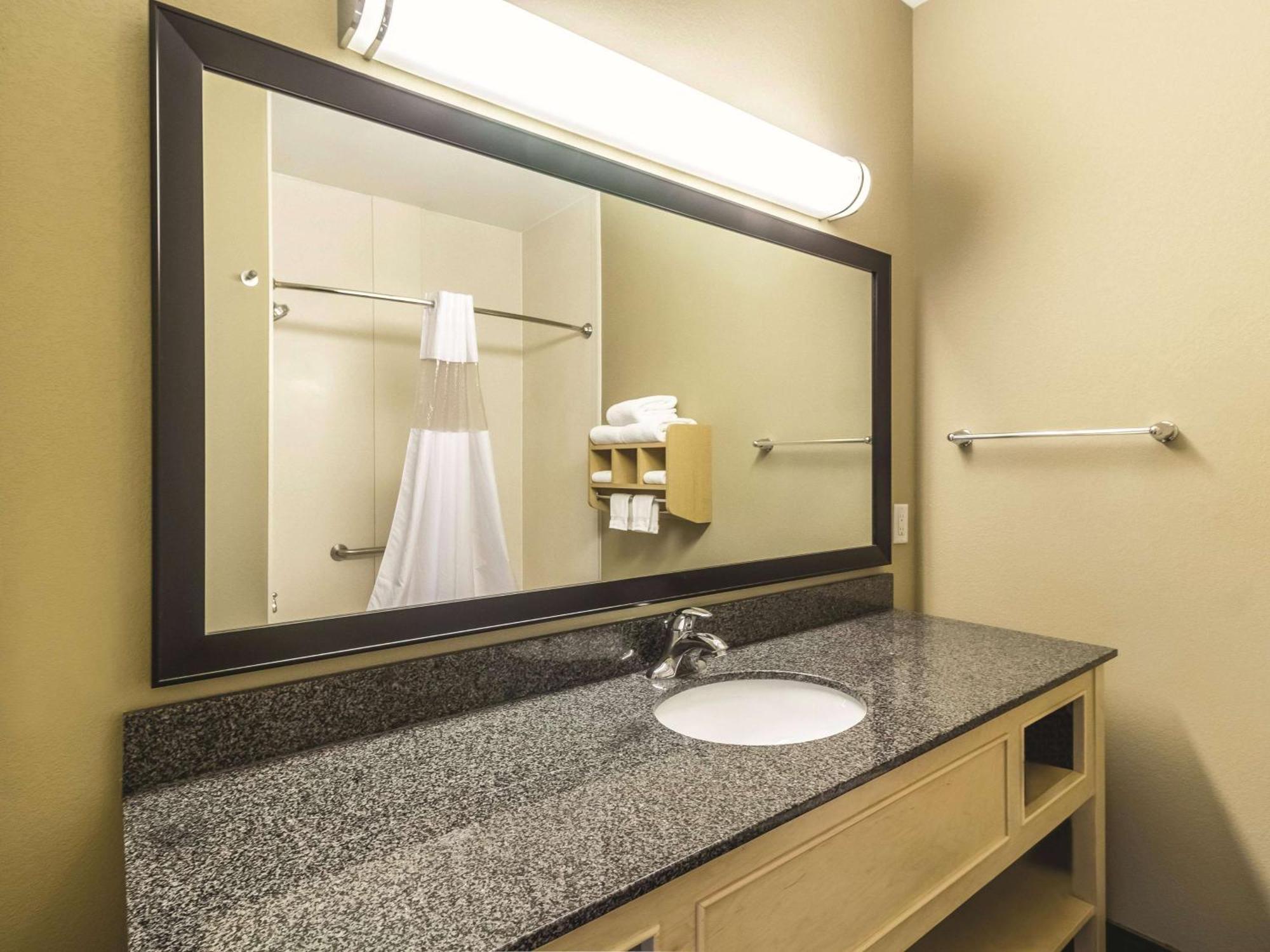 La Quinta By Wyndham Fargo-Medical Center Ξενοδοχείο Εξωτερικό φωτογραφία